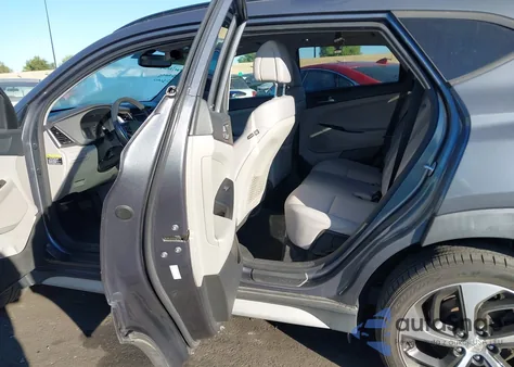 2017 Hyundai Tucson Value z USA, uszkodzony, nr VIN KM8J33A26HU562840